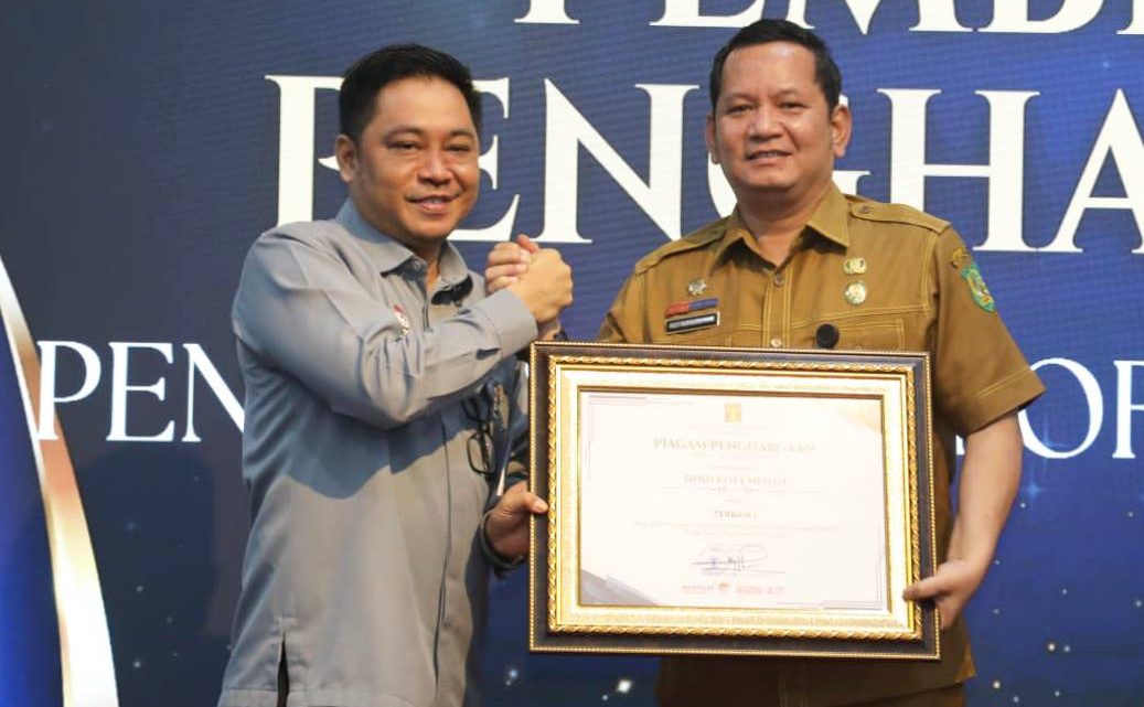 DPRD Medan Raih Penghargaan Terbaik I Hasil Penilaian E-Report JDIHN di Sumut