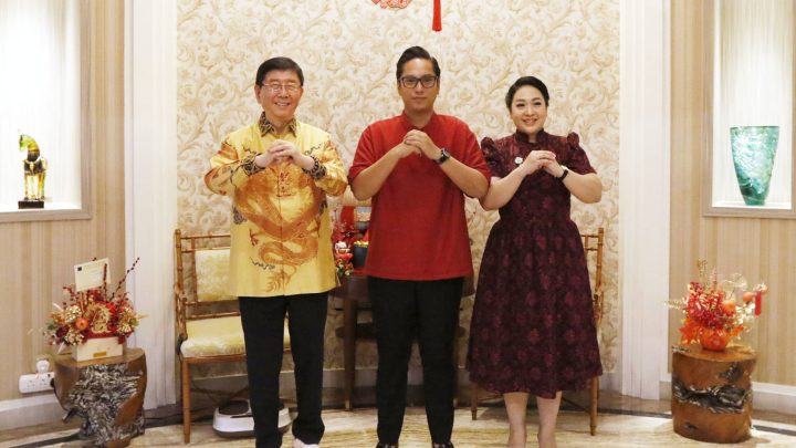 Perayaan Imlek 2577, Rico Waas Didampingi Istri Kunjungi Rumah Tokoh Thionghoa Sumut