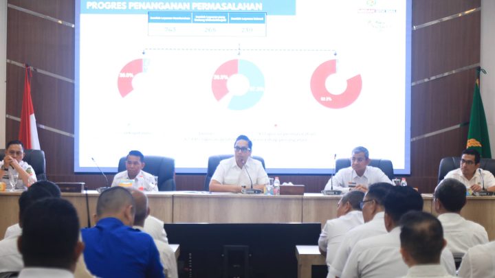 Rico Waas Ultimatum Camat: Tak Ada Lagi Sampah Berserakan di Medan!