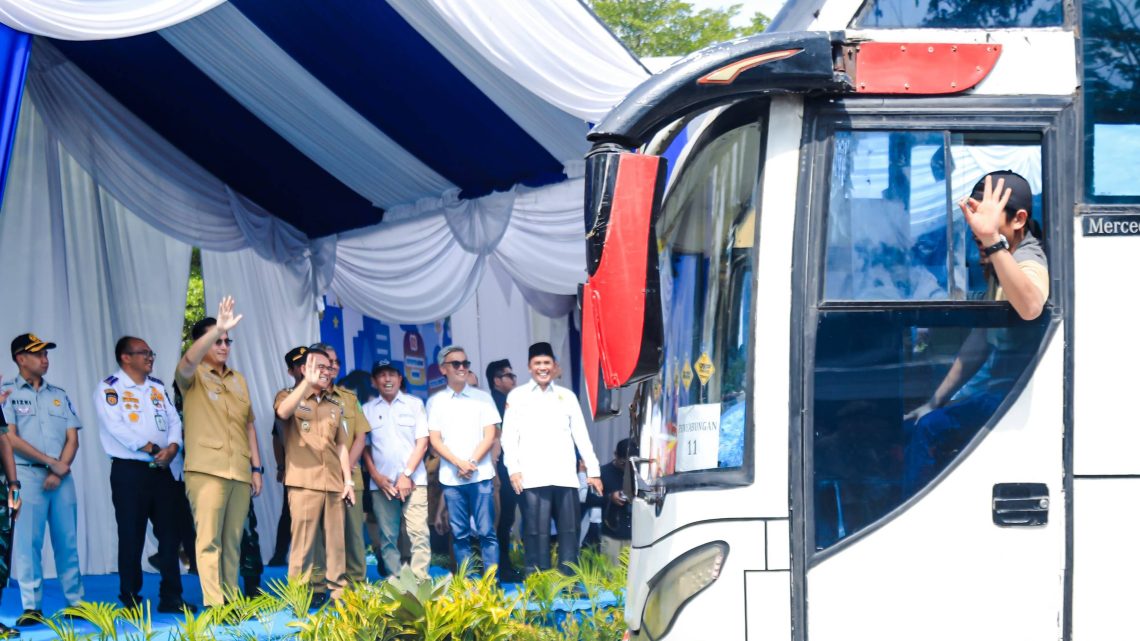 Rico Waas Lepas Keberangkatan 4.000 Peserta Mudik Bareng Pemko Medan