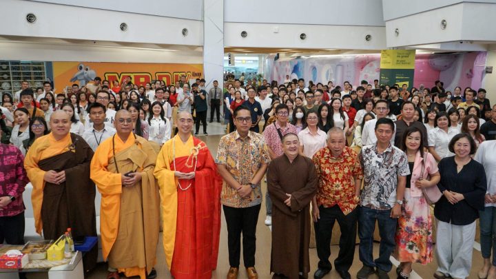 Peringati Hari Tri Suci Waisak, Wali Kota Medan Ajak Umat Buddha Pancarkan Cahaya Kebaikan