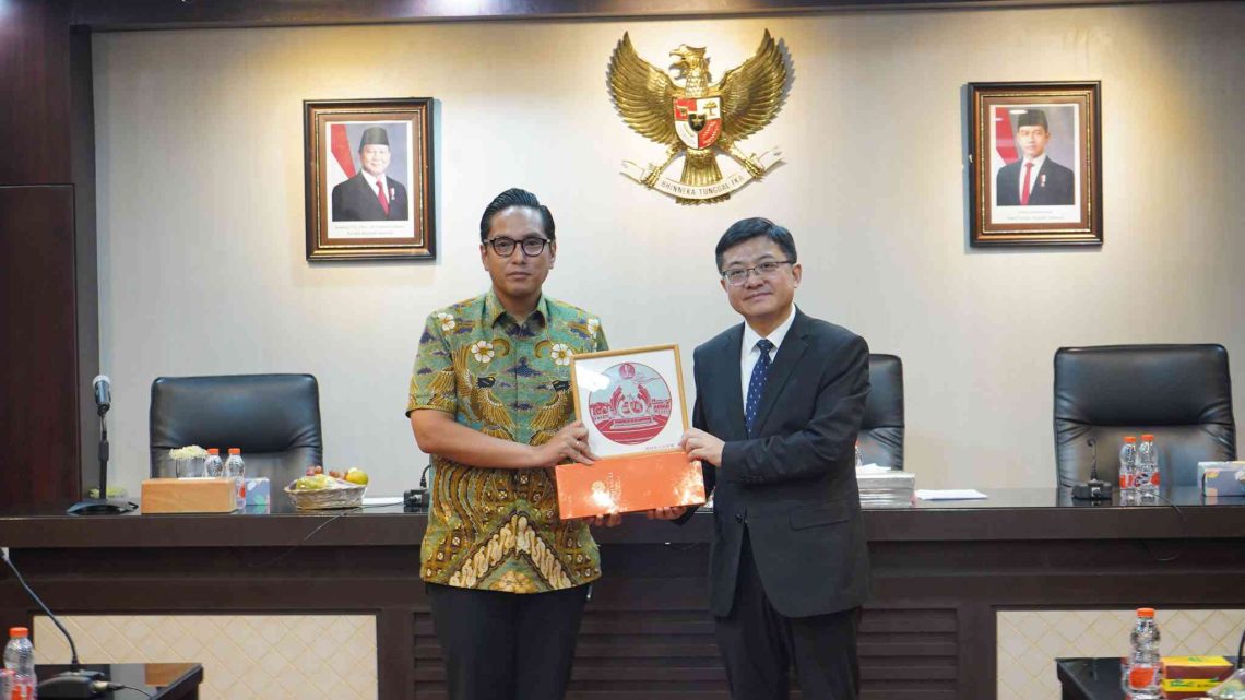 Rico Waas Tawarkan Kerja Sama Pendidikan dan Pengolahan Sampah Jadi Energi kepada Qingyuan
