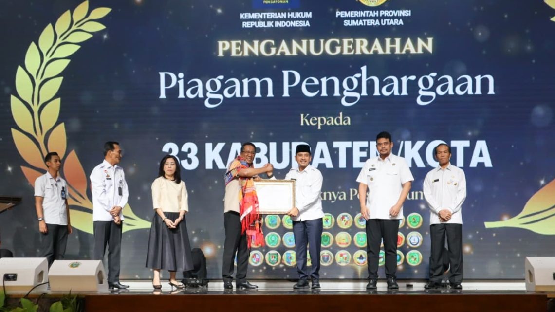 Wujudkan Kemudahan Akses Pelayanan Hukum Bagi Masyarakat, Wali Kota Tebing Tinggi Terima Penghargaan dari Kementerian Hukum RI