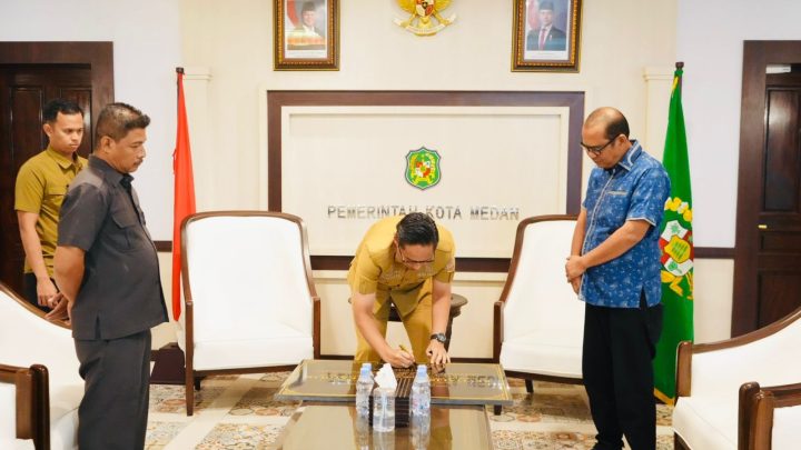 Wali Kota Medan Rico Waas Teken Prasasti Revitalisasi Gereja St. Antonius Hayam Wuruk
