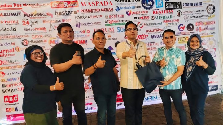 Rico Waas Kunjungi Stand PWPM di Bazar Kuliner UMKM APEKSI 2026
