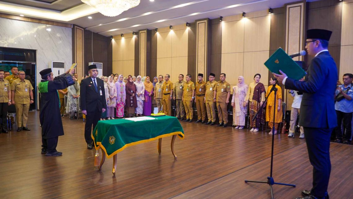 Lantik Erfin Fahrurrazi sebagai Penjabat Sekda, Rico Waas Minta Percepat Kinerja OPD Tanpa Langgar Aturan