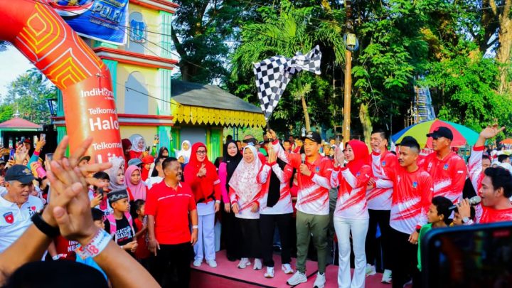 Ribuan Warga Tebing Tinggi Padati Lapangan Merdeka Meriahkan Semarak HUT Ke-8 RI