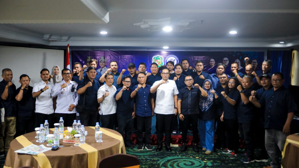 Rico Waas Apresiasi Raker Perdana PWPM, Puluhan Anak Wartawan Terima Penghargaan