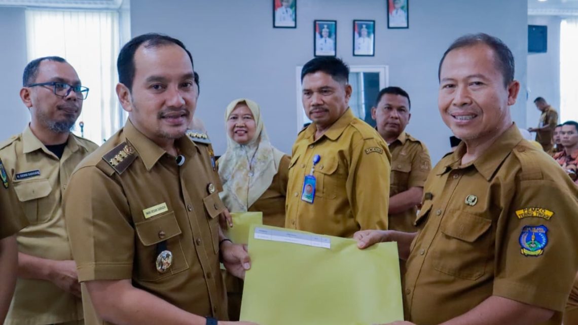 Serahkan SK Program Indonesia Pintar, Wali Kota Tebing Tinggi Minta Kepala Sekolah Bekerja Adaptif dan Berintegritas