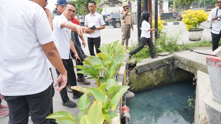 Sidak di Medan Helvetia, Wakil Wali Kota Medan Soroti Drainase Tersumbat dan Tak Terhubung