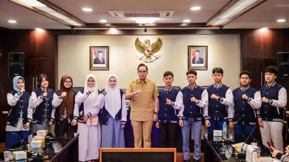 Rico Waas Lepas 10 Pelajar Medan ke Ipoh Malaysia