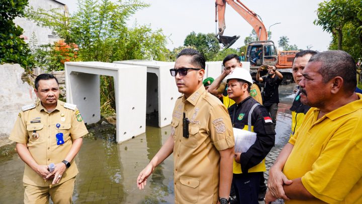 Di Tangan Rico Waas Drainase 670 Meter Dibangun di Kelurahan Cinta Damai