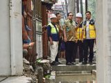Turun Langsung di Tengah Hujan, Rico Waas Pastikan Pengerjaan Drainase Gaperta Berjalan Optimal